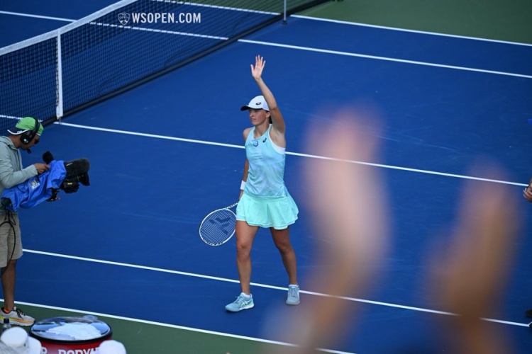 相對中立的 相對中立的